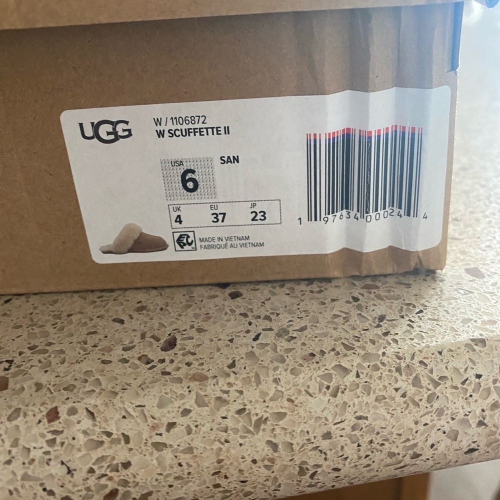 NWT UGG Beige Fluffy Slippers W SCUFFETTE II - Picture 5 of 8